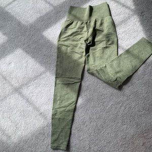 NVGTN leggings with bum scrunch